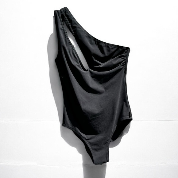 🌻Shan "Jessie" Black One-Shoulder One-Piece Swimsuit Size 8 Excellent Condition - Picture 2 of 10